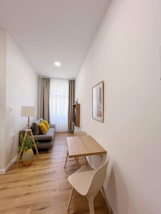Chariming And Comfy Studio Apartment Пула Екстериор снимка