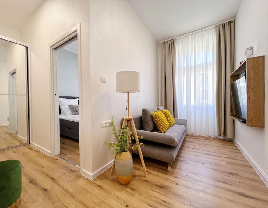 Chariming And Comfy Studio Apartment Пула Екстериор снимка